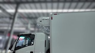 وحدة التبريد T-1180Pro THERMO KING مثبتة على شاحنة QINGLING ISUZU 700P، تأثير التثبيت